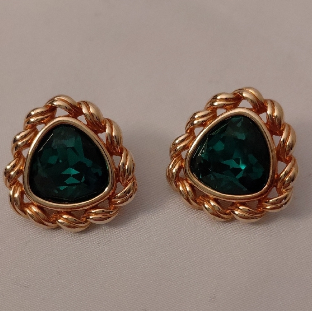 Swarovski Green Emerald Crystal Glass Triangle Gold Stud Vintage Earrings - Picture 6 of 6